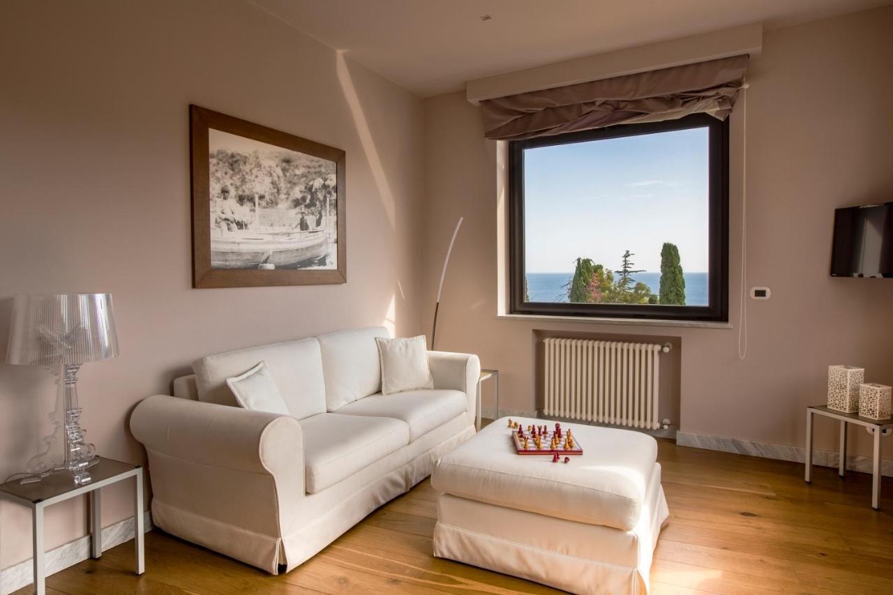 Fenetre Sur Le Blue Apartment Taormina Bagian luar foto